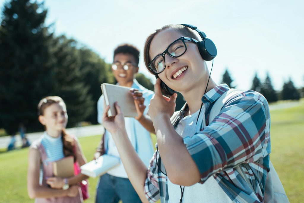 6 Actividades para Adolescentes: Juegos con música